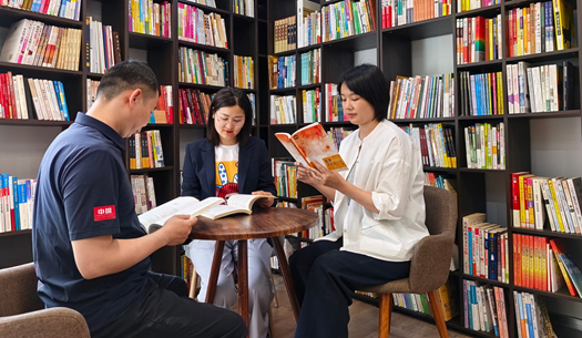 翻開“城發(fā)”這本書，每一頁，都是鄭州的煙火與遠方