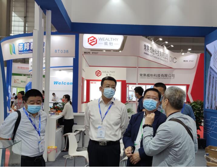 滕方遷參觀中國(guó)國(guó)際電池技術(shù)展覽會(huì)