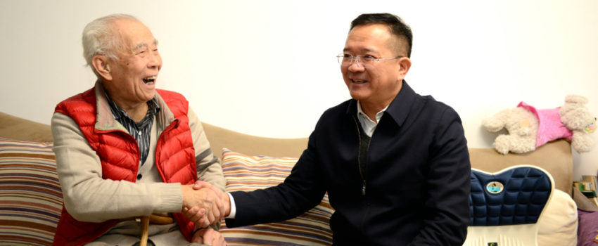 中國(guó)樂凱黨委領(lǐng)導(dǎo)看望慰問樂凱老領(lǐng)導(dǎo)、老專家、老干部和生活困難職工